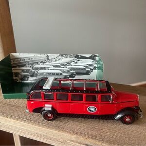 1/48 O Scale 1936 White Model 706 Tour Bus Glacier Park The Open Top Bus Company